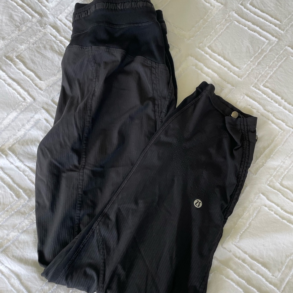 lululemon athletica Dance Studio Crop Jogger